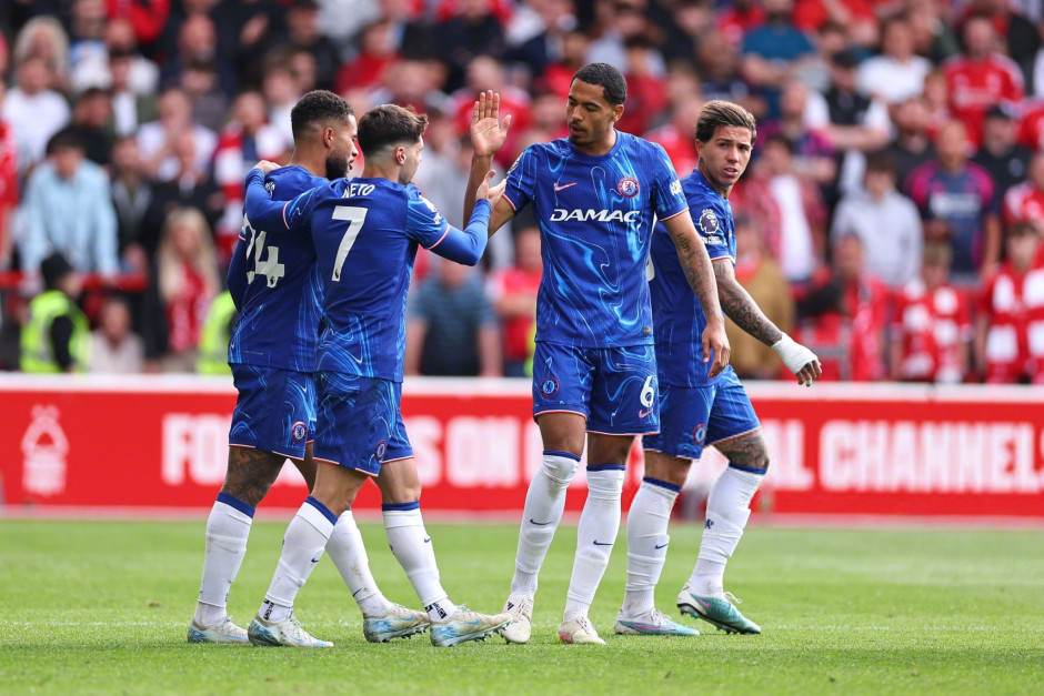 [国足]彭啸头球击中横梁 刘浩帆补射打破僵局